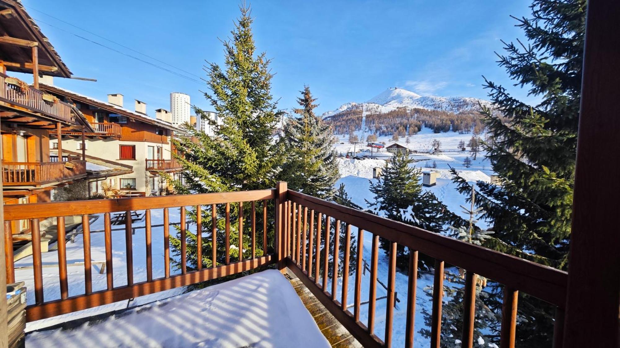 Hostdomus - Imperial Chalet Villa Sestriere Ngoại thất bức ảnh